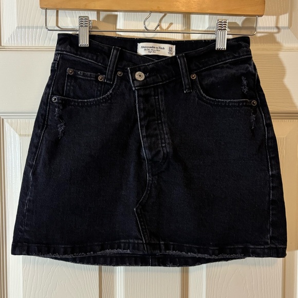 Abercrombie & Fitch Dresses & Skirts - Abercrombie & Fitch Mini Skirt